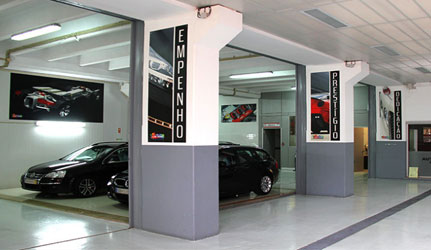 Área da Oficina: 150 m<sup>2</sup><br/>
													 Estacionamento: 5 carros <br/>
													 Horário funcionamento: 9h às 18h