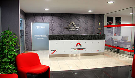 Área da Oficina: 150 m<sup>2</sup><br/>
													 Estacionamento: 5 carros <br/>
													 Horário funcionamento: 9h às 18h