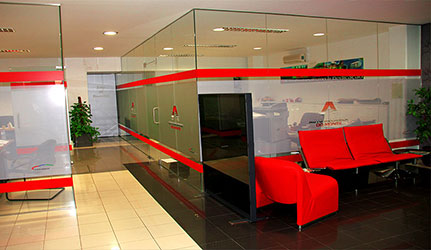 Área da Oficina: 150 m<sup>2</sup><br/>
													 Estacionamento: 5 carros <br/>
													 Horário funcionamento: 9h às 18h